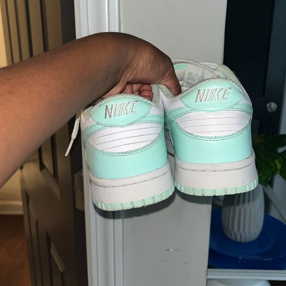 Nike Green and White Sneakers Classic Low-Top Design - Picture 4 of 4